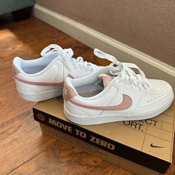 Nike Women's Shoes - Picture 1 of 3